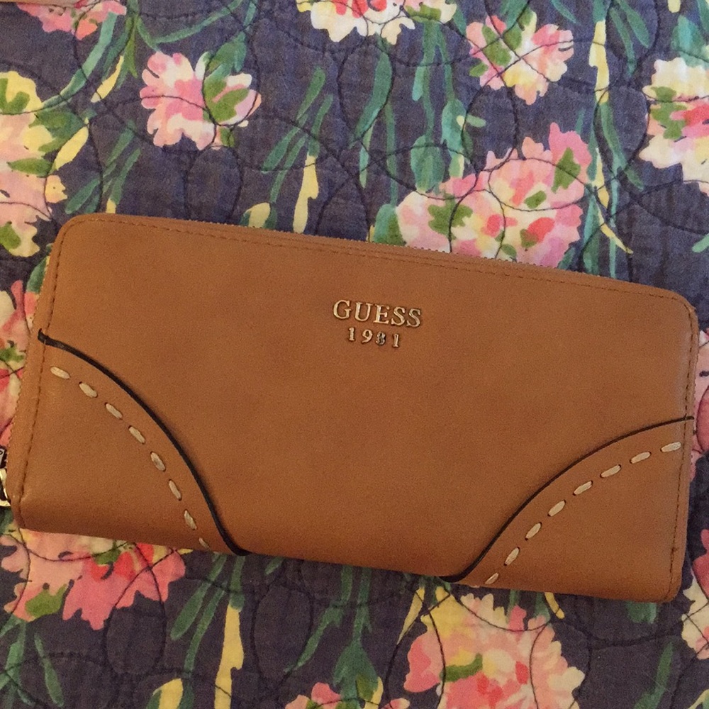 Guess wristlet